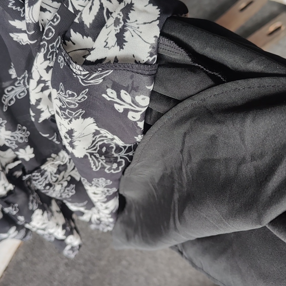 Isabel Maternity Black and White Floral Long Sleeve Dress NWT Size S Sheer Lined - Picture 8 of 9